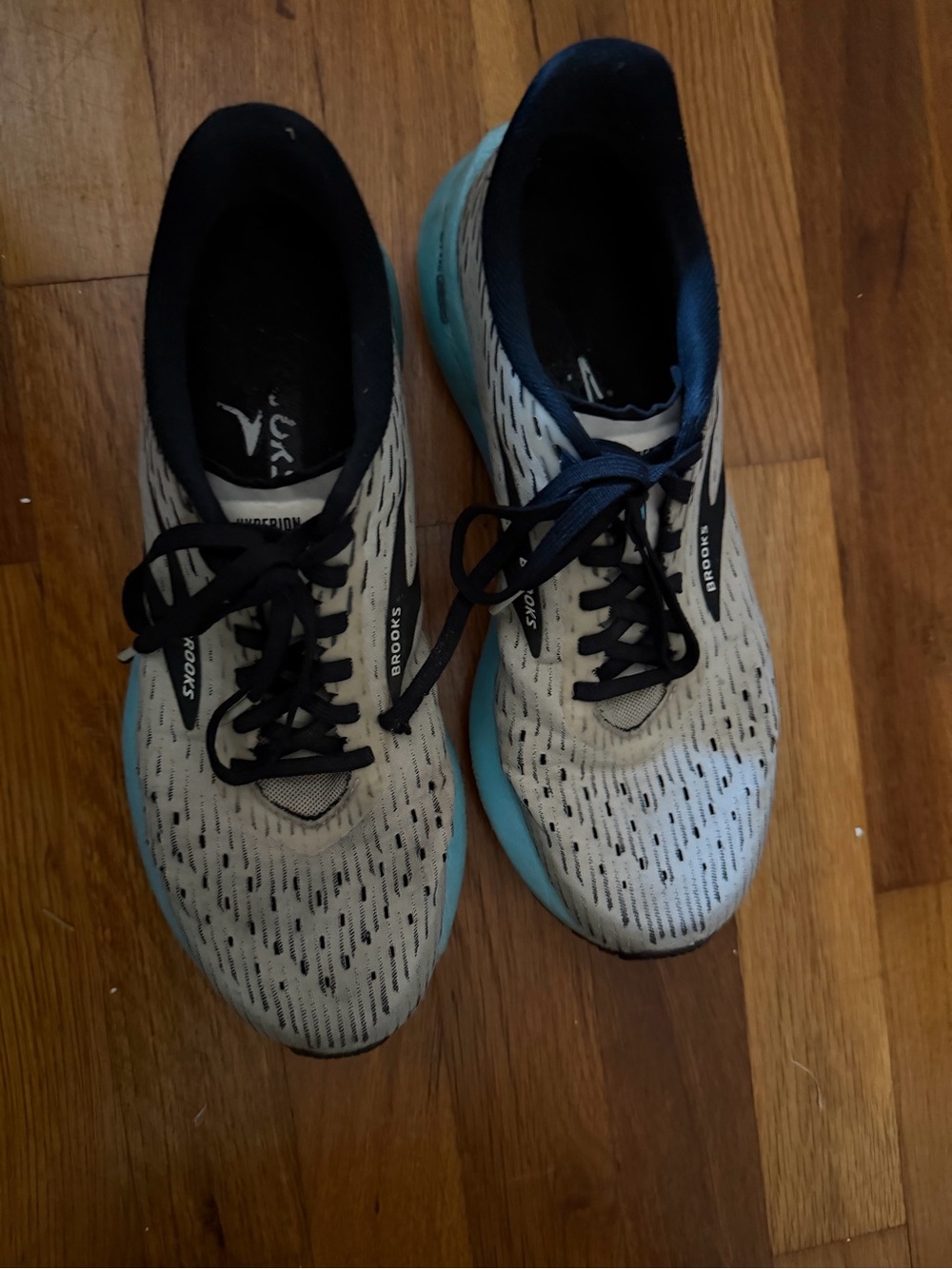 Brooks Hyperion Temps Light Gray and Blue Running Sneakers